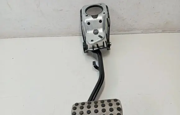 Mercedes-Benz GLC C253 Brake pedal A2052920108
