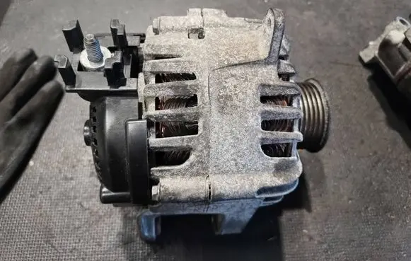 Opel Insignia B Generator/alternator 39218015 500248430 321025397