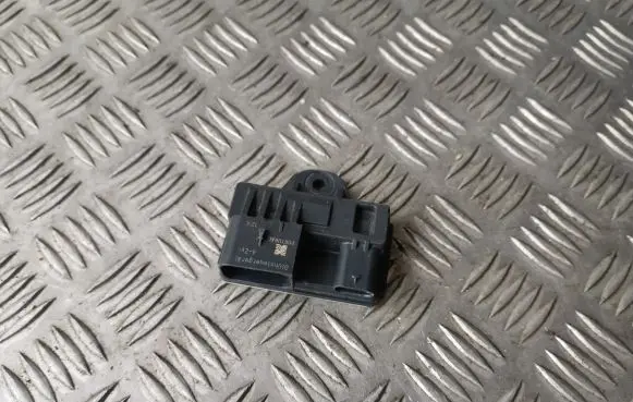 BMW 5 F10 F11 Glow plug pre-heat relay 851947202 8519472