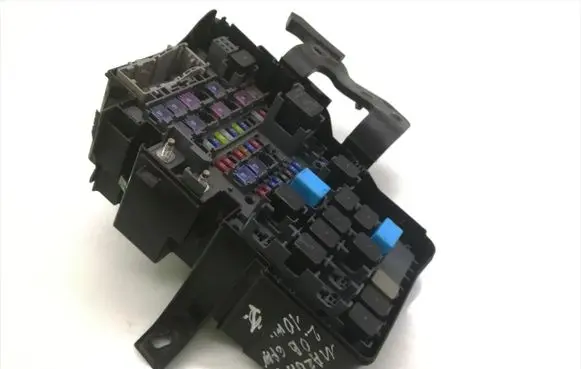 Mazda 5 Fuse module 5919-40YA1