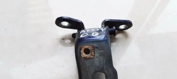 Ford Mondeo Mk III Rear door lower hinge