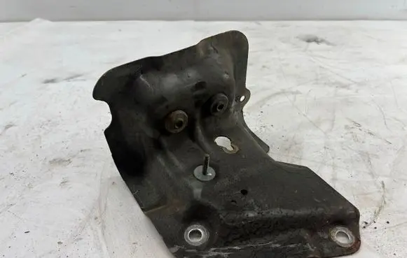 Chevrolet Captiva Fender mounting bracket