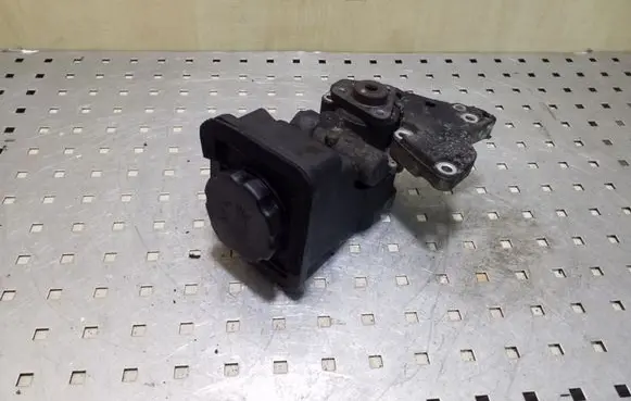 BMW X5 E53 Power steering pump 676227901