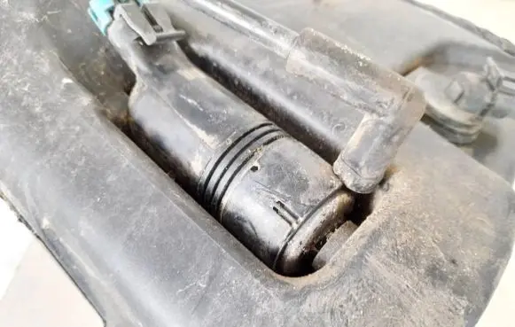 Cadillac CTS Windscreen/windshield washer pump 24022796