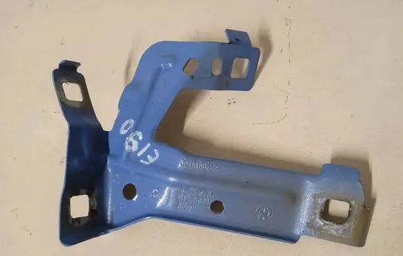 BMW M4 F82 F83 Fender mounting bracket 8055704