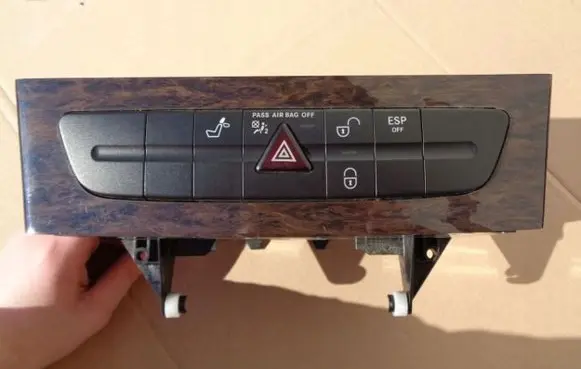 Mercedes-Benz E W211 Tailgate/trunk/boot open switch 
