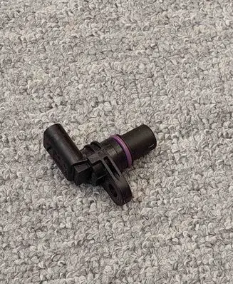 Volkswagen Golf VII Camshaft position sensor 04C907601