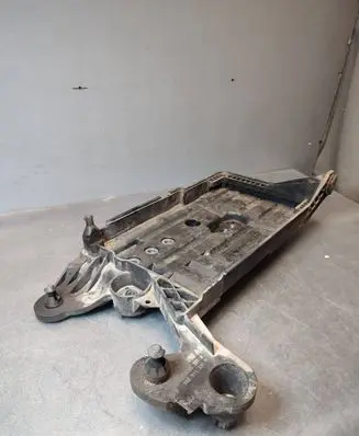 Volkswagen PASSAT B8 Battery tray 5Q0915321J