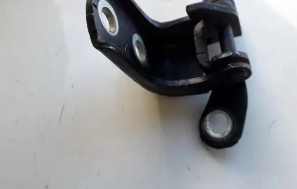 Honda CR-V Rear door lower hinge