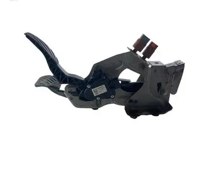 Nissan Rogue Pedal assembly 18002DF30A 6PV312404