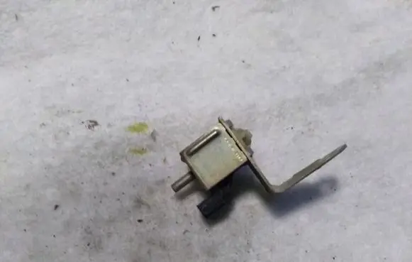Audi A6 S6 C5 4B Turbo solenoid valve 437906283A