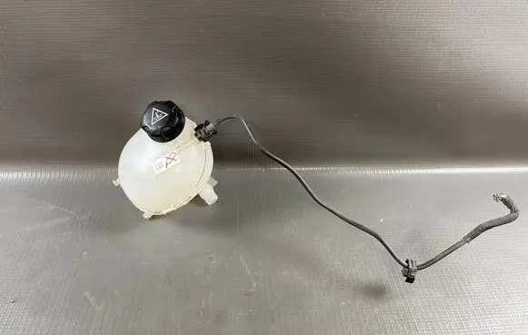 Peugeot 208 II Coolant expansion tank/reservoir 9824198680 9824316180