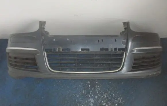 Volkswagen Golf V Front bumper