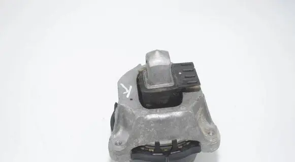 BMW 5 G30 G31 G38 Engine mount bracket 6860481 22116860481