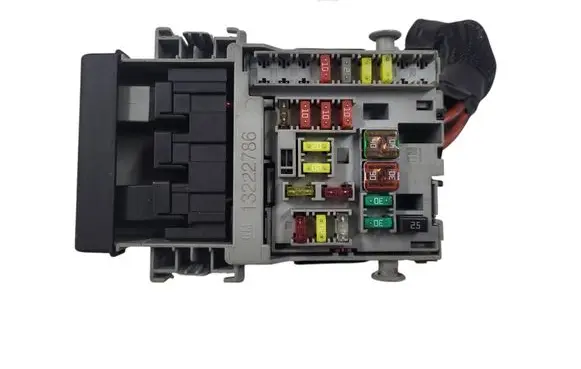Opel Insignia A Fuse module 13222786