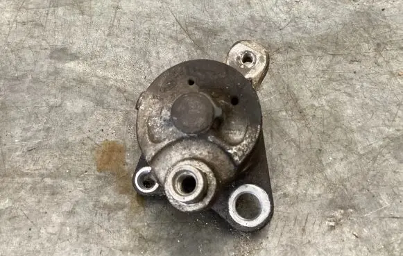 Toyota Corolla Verso E121 Engine mount bracket