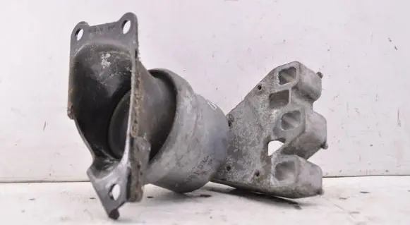 Volkswagen Transporter - Caravelle T6 Engine mount bracket 7E0199256J