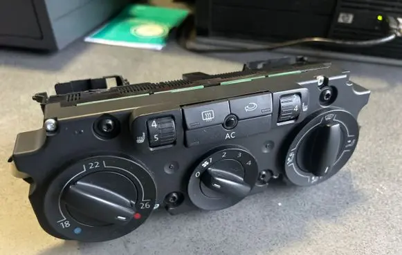 Volkswagen PASSAT B6 Climate control unit 537011CF