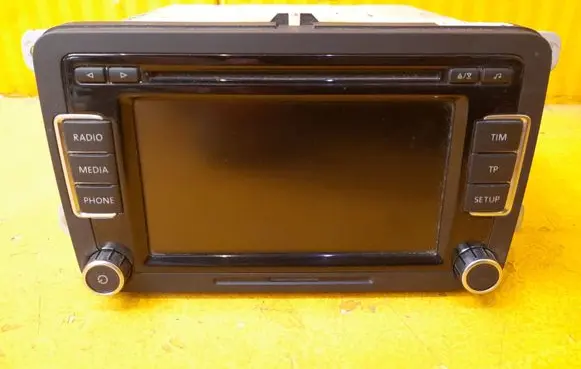 Volkswagen Tiguan Radio/GPS head unit trim 3C8035195