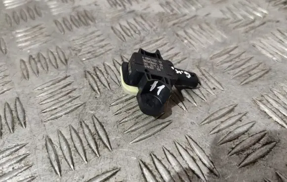 Mercedes-Benz GLE AMG (W166 - C292) Airbag deployment crash/impact sensor A1668210351