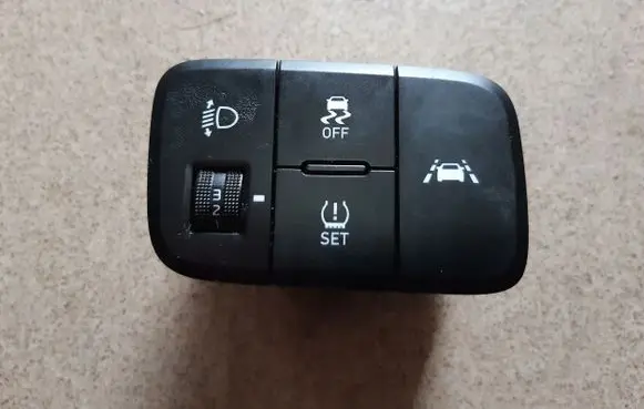 Hyundai i10 Tailgate/trunk/boot open switch 93700K7020NNB