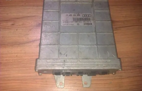 Audi A4 S4 B5 8D Engine control unit/module 0261203939 8d0907557cx