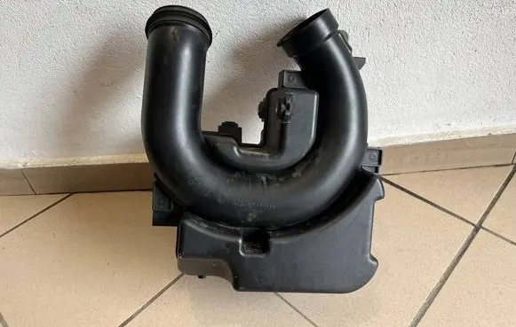 Hyundai i30 Intake resonator 28220J7100