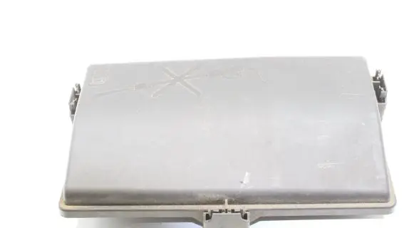 Opel Insignia A Fuse box cover 13222784