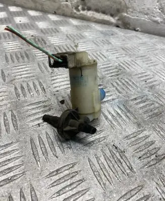 Nissan X-Trail T31 Windscreen/windshield washer pump D4C212 2224655A MDFC077JA