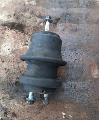 Subaru Outback Engine mount bracket