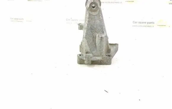 Mercedes-Benz C W204 Engine mounting bracket 2712232704 A2712232704