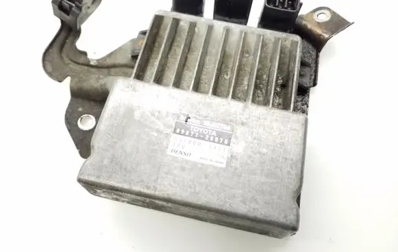Toyota Avensis T250 Fuel injection control unit/module 8987120070