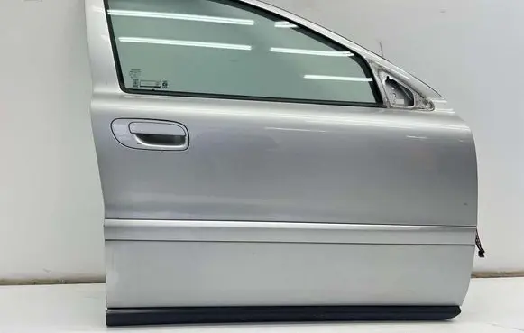 Volvo V70 Front door MMAUTKO16842