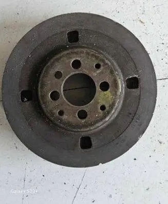 Volkswagen Golf IV Crankshaft pulley 038105243