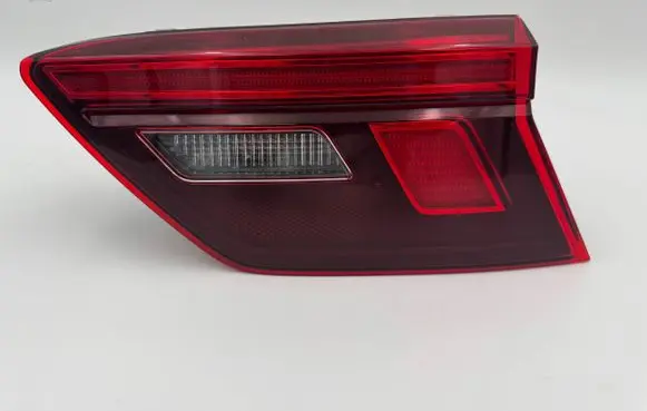 Volkswagen Tiguan Rear/tail lights 5NA945094F 007618 LP300