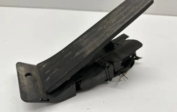 BMW 1 F20 F21 Accelerator throttle pedal 6853176