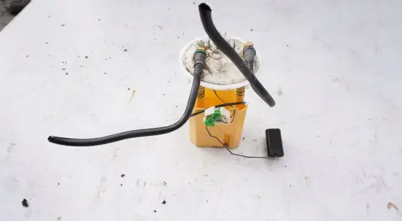 Renault Clio III Fuel level sensor 