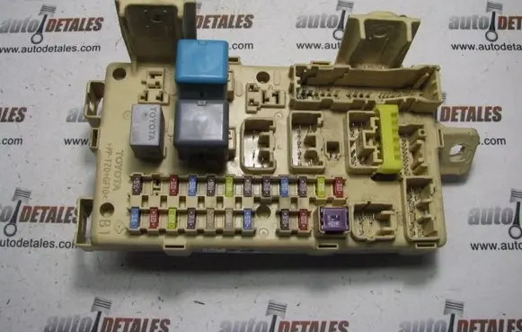Toyota Corolla Verso AR10 Fuse module 892210F020