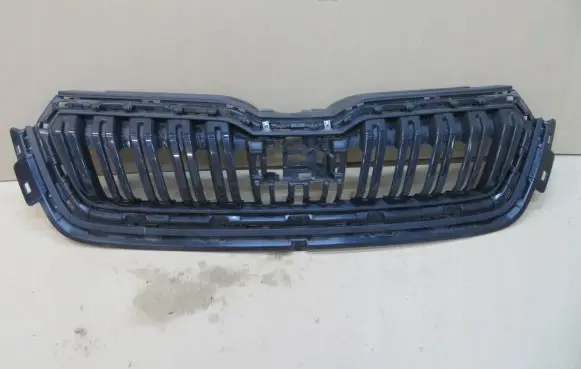 Skoda Kamiq Front bumper upper radiator grill