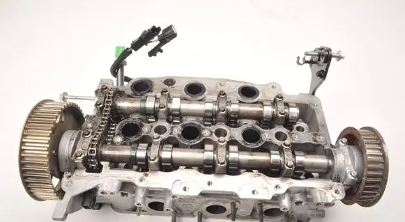 Land Rover Discovery 5 Engine head 9X2Q-6C064-DA
