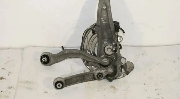 BMW 5 G30 G31 G38 Front wheel hub 6884382
