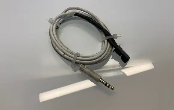 Mercedes-Benz E W211 AUX in-socket connector 