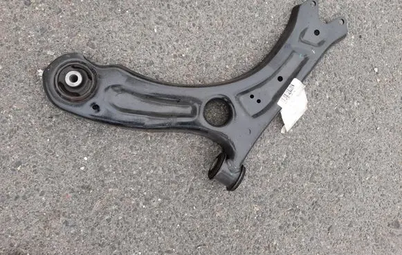 Volkswagen Jetta VI Front lower control arm/wishbone 5C0407151B