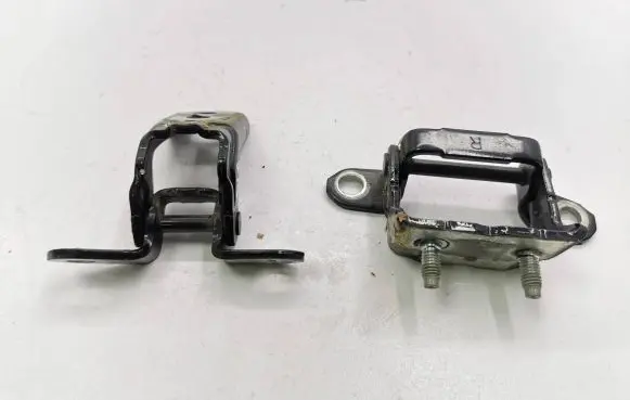 Nissan Juke I F15 Rear door hinge set 