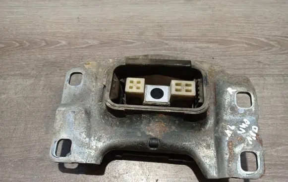 Volvo V40 Engine mount bracket 538B34 538A20 538B77