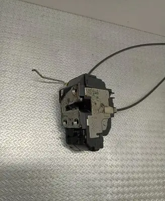 Nissan Note (E11) Front door lock