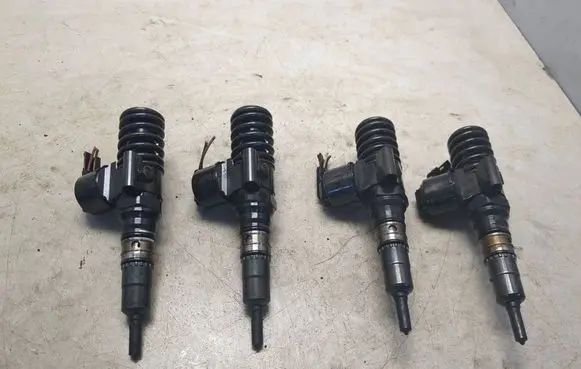 Audi A3 S3 8P Fuel injectors set 0414720404