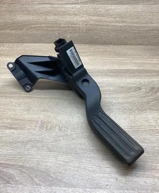 Ford Mondeo Mk III Accelerator throttle pedal 1S719F836BB