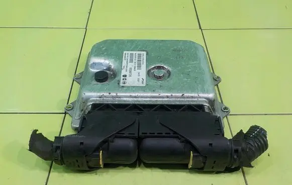 Opel Combo D Engine control unit/module 55260725