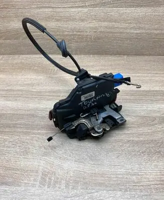 Volkswagen Touran I Front door lock 7L0839016 RHREAR